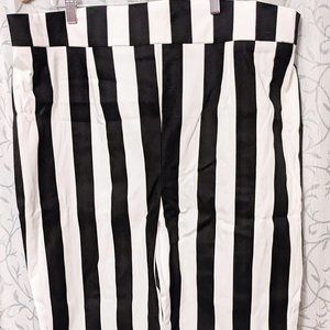 NWT 4X Pinup Couture Mark Stripe Cigarette Pants PUG Beetlejuice Black & White